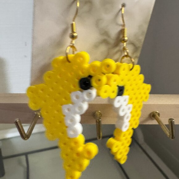 Dolphin yellow perler beads earrings - Picture 2 of 3